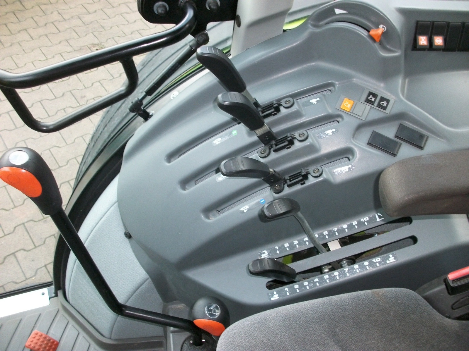 Claas Elios 220 – Bild 11